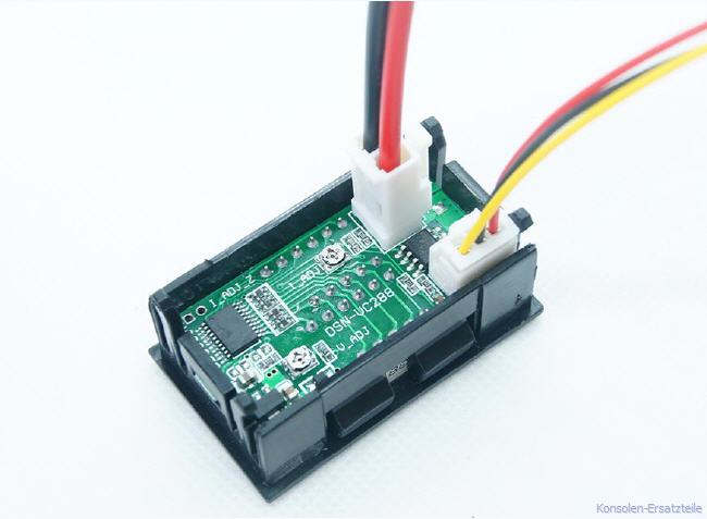 - Digitales Einbau-Multimeter mit LED Anzeige in rot und blau. Voltmeter und Amperemeter zugleich.